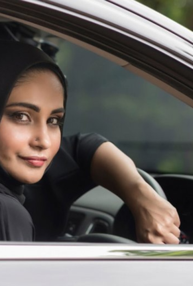 السماح للمرأة السعودية بقيادة الشاحنات والدراجات