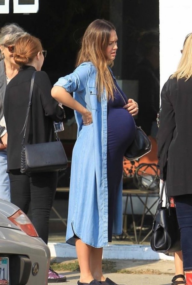 يبدو أن النجمة جيسيكا ألبا تعد الأيام و الساعات في انتظار موعد ولادتها