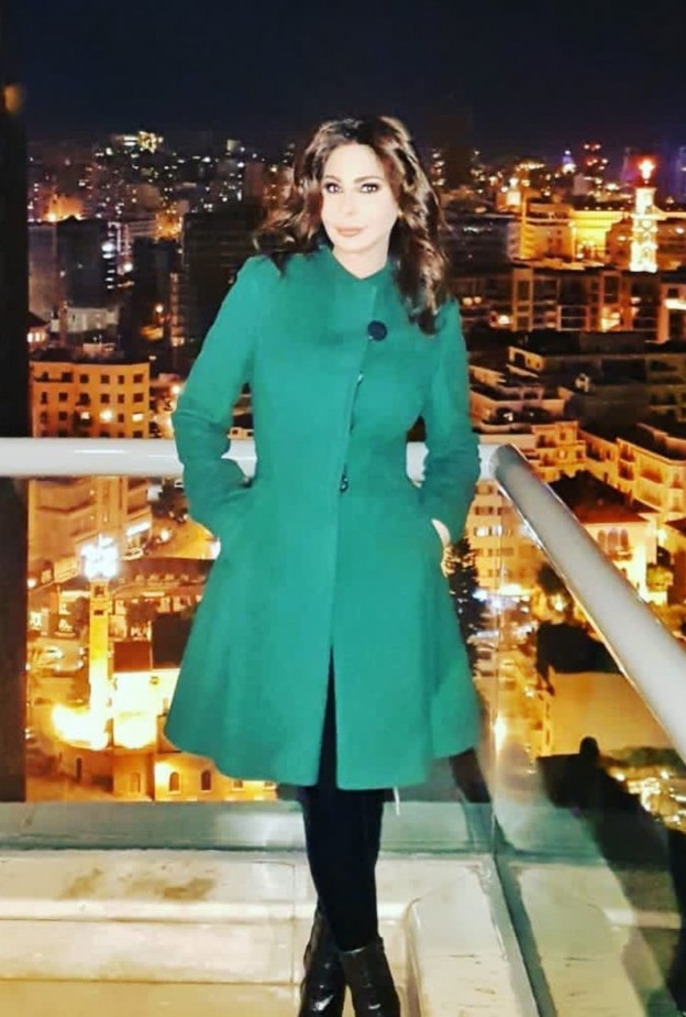 معطف باللون الاحمر مع السحاب المستقيم