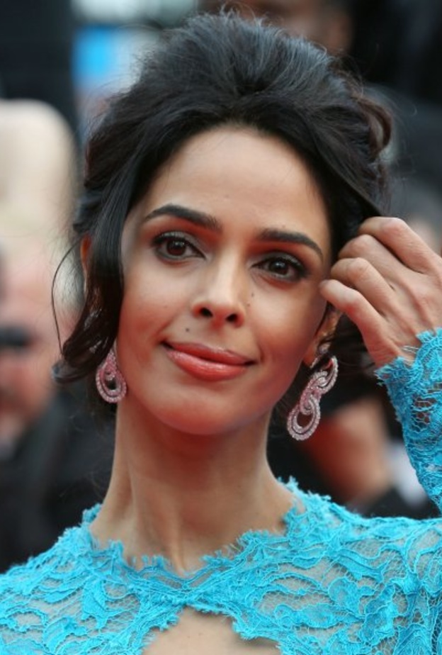 ماليكا شيرويت تطرد من منزلها في باريس.