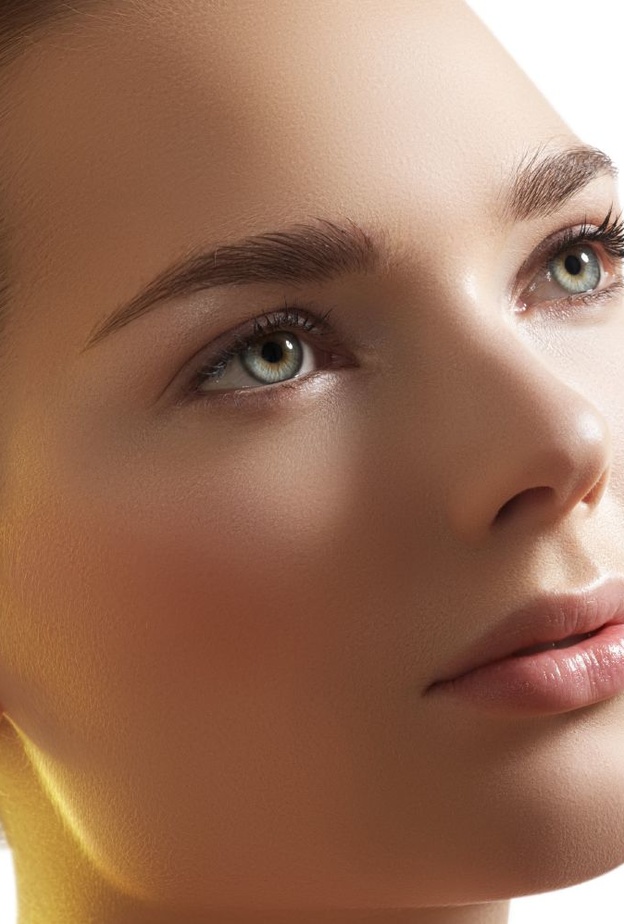 يعمل الريحان على زيادة نضارة البشرة وتفتيحها