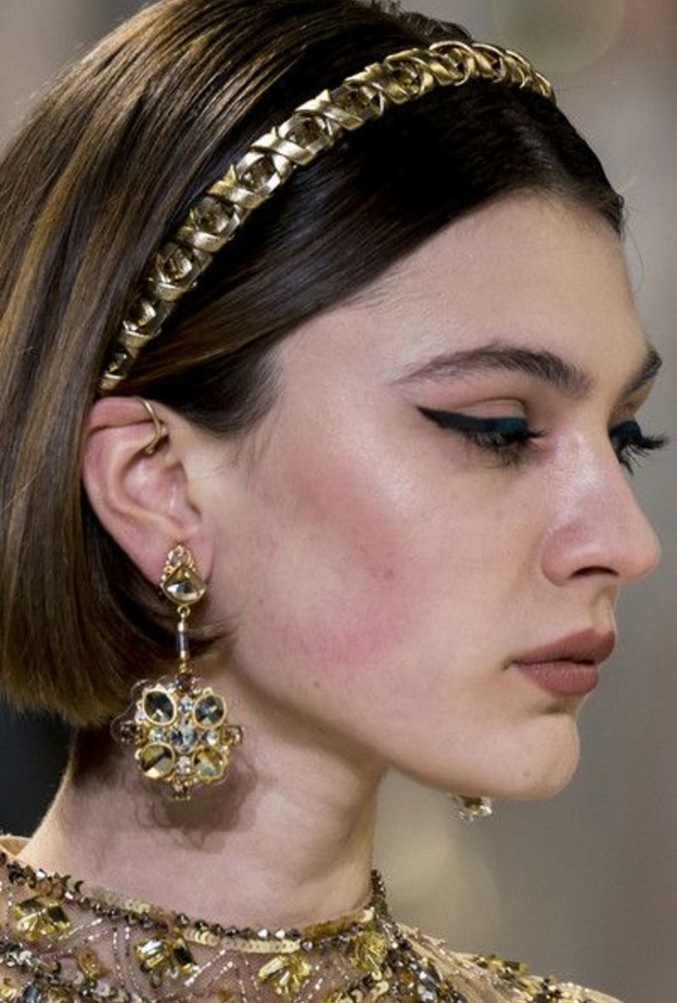 طوق مميز مزين بالنجوم من Rodarte Stars