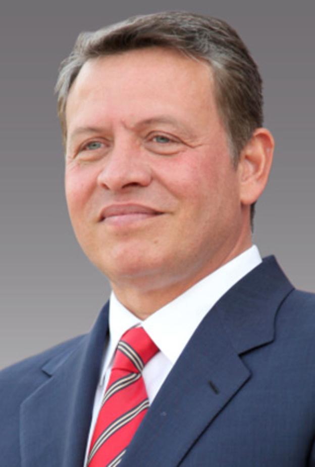 صورة جمعت 3 أجيال من العائلة الأردنية المالكة