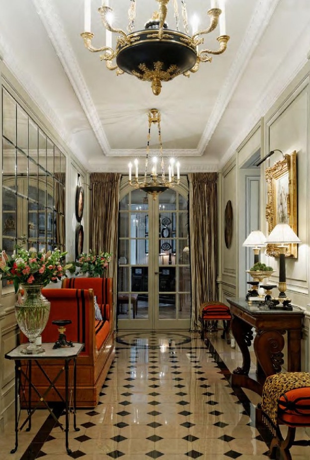 تصميم السقف يلفت الأنظار في مدخل المنزل