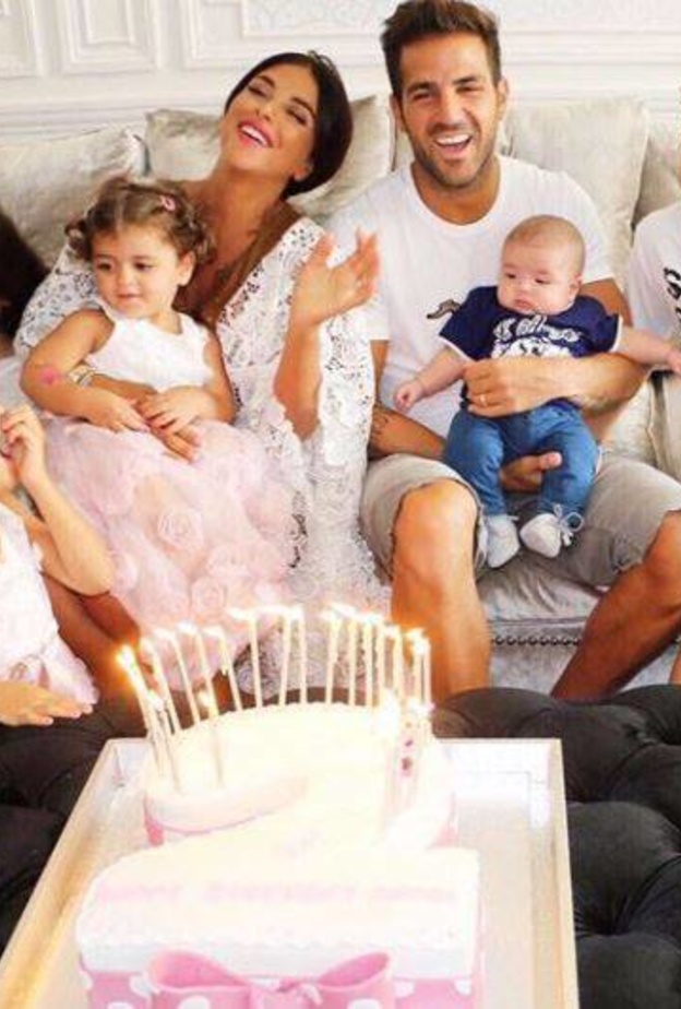 فابريغاس مع دانييلا سمعان والاطفال