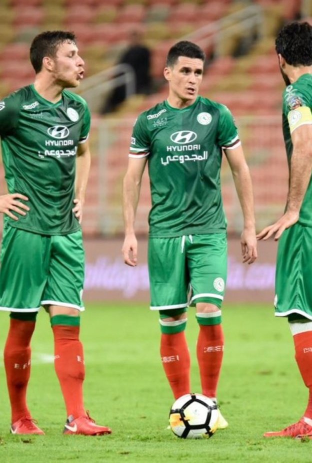 الانضباط تهدد الأهلي متصدر الدوري السعودي بخصم 6 نقاط من رصيده