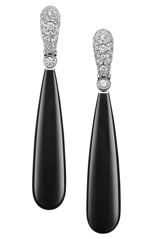 أقراط كارتييه من الذهب الأبيض والماس والأونيكس