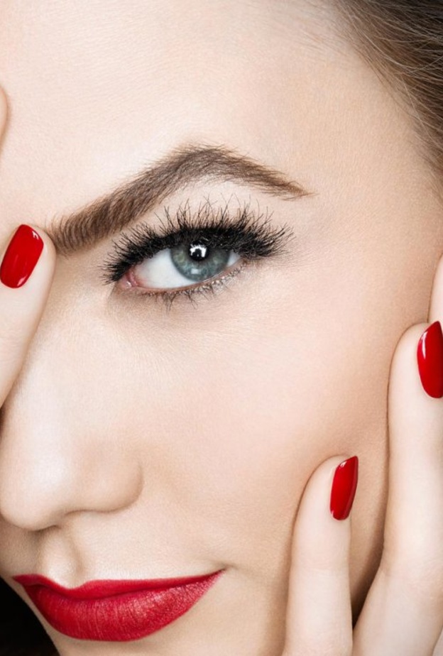 أكملي إطلالك الأنيقة باختيار لون طلاء الأظافر المناسب لك