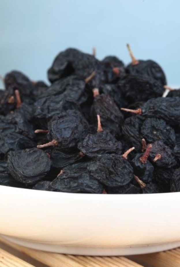 الزبيب الأسود يقي من فقر الدم.