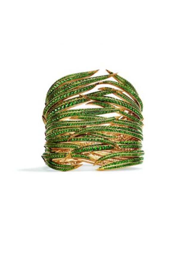 أسوارة فان كليف آند آربلوز من الياقوت والاسبنيل والماس