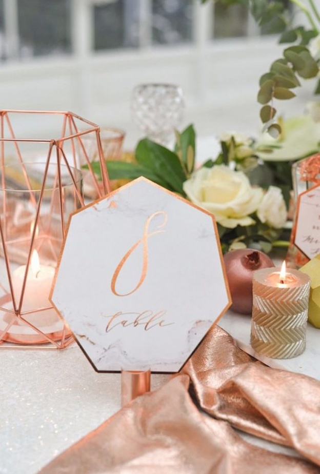 زينة الورد المعلقة