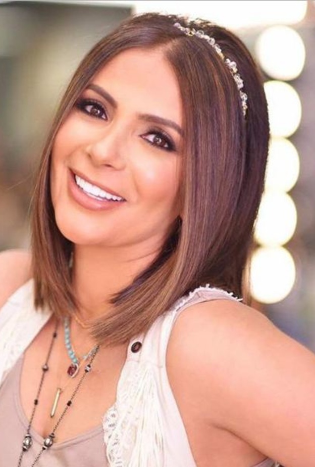 منى زكي بالبيجاما