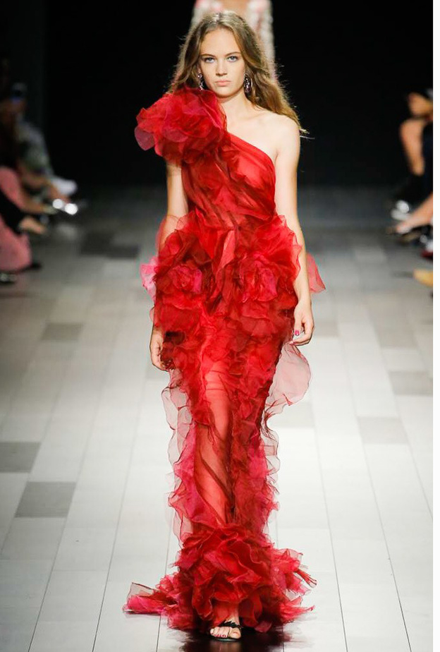 استقبلي العام الجديد باللون الأحمر الغني