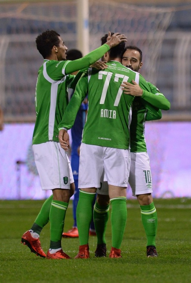 الأهلي يحافظ على صدارة الدوري السعودي