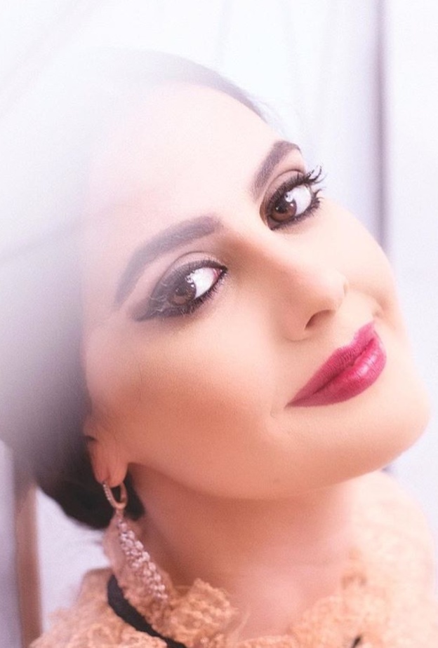 تماره قباني بمكياج ناعم للنهار