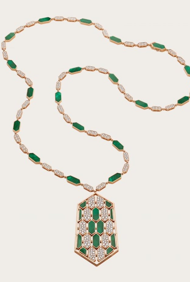 قلائد طويلة لموسم الأعياد