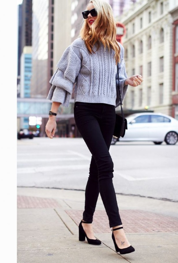 قميص أبيض بصيحة الكشكش