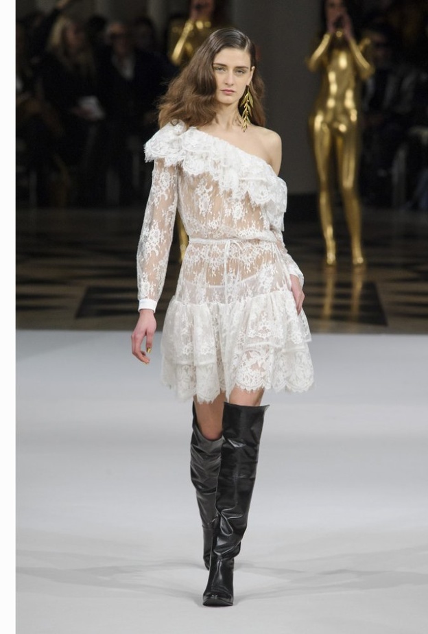 موديلات فساتين دانتيل كم طويل من الدور العالمية