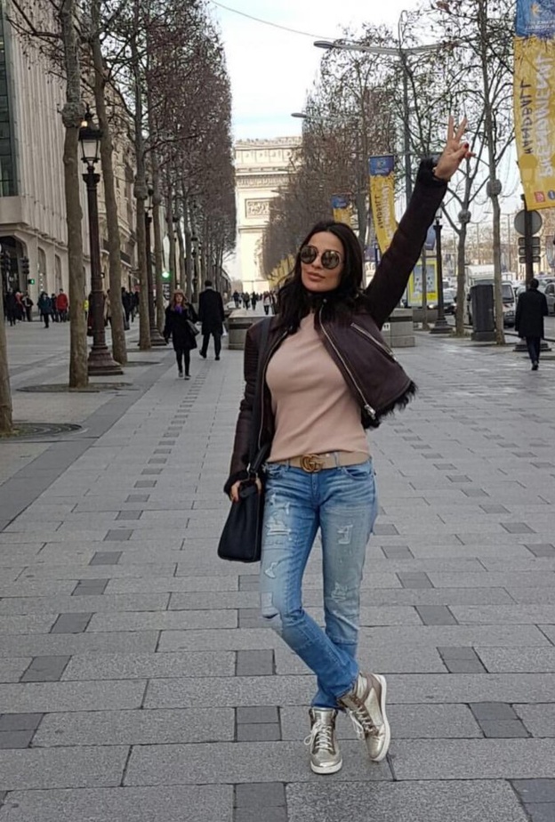 نادين نجيم بملابس كاجوال