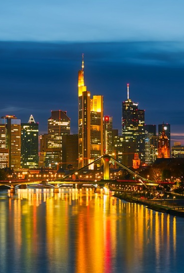 مشهد لفرانكفورت ليلاً