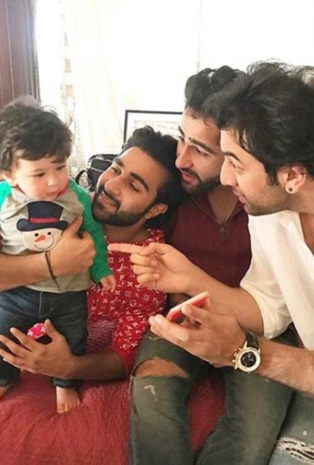 عائلة كابور اجتمعت رغم حزنها على وفاة شاشي كابور