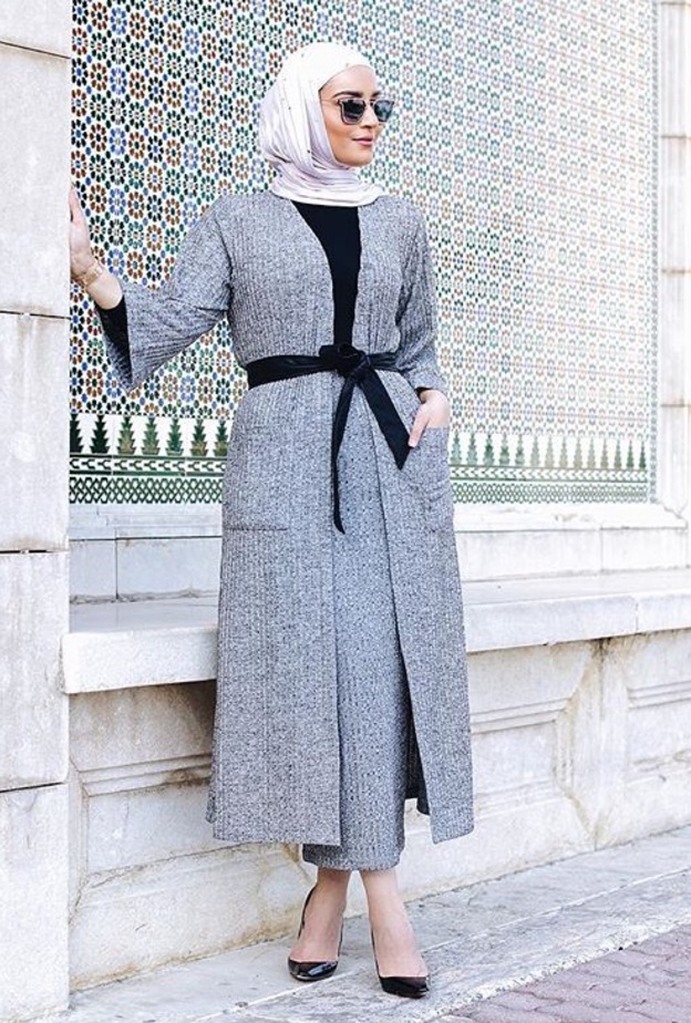 دلال الدوب باطلالة شتوية انيقة