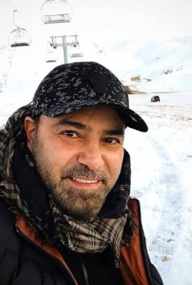 عاصي الحلاني يلتقط سيلفي ثلجي في لبنان
