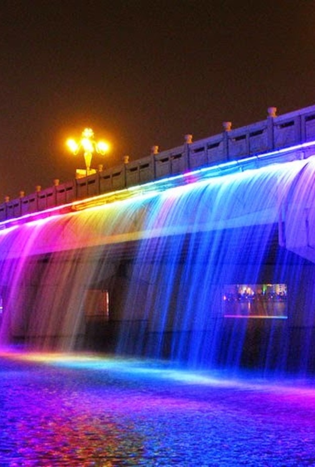 من جسر الشيخ زايد