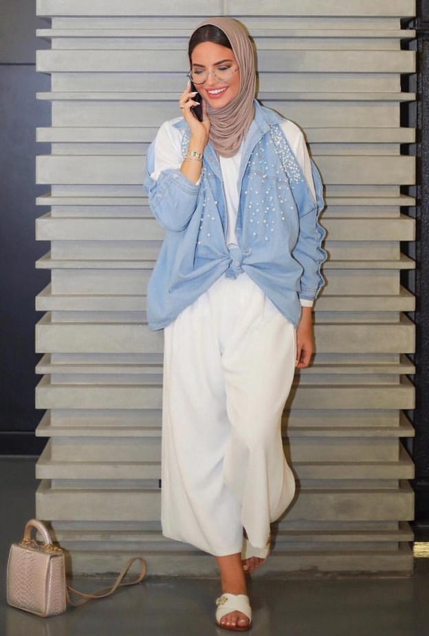 قميص خريفي للمحجبات مربوطة بواسطة شنطة الحزام بأسلوب آسيا عاكف