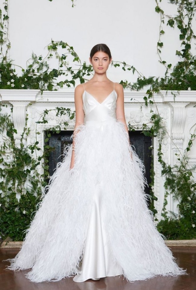 فساتين زفاف بموضة الشراشيب من مجموعة برونوفياس Pronovias
