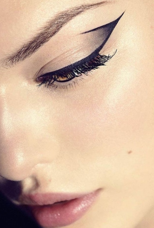  6 طرق مختلفة لرسم آيلاينر