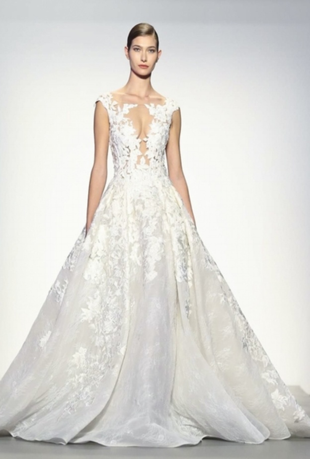 فساتين زفاف محتشمة من مجموعة المصمم الفييتنامي Phuong My ضمن اسبوع الموضة بدبي