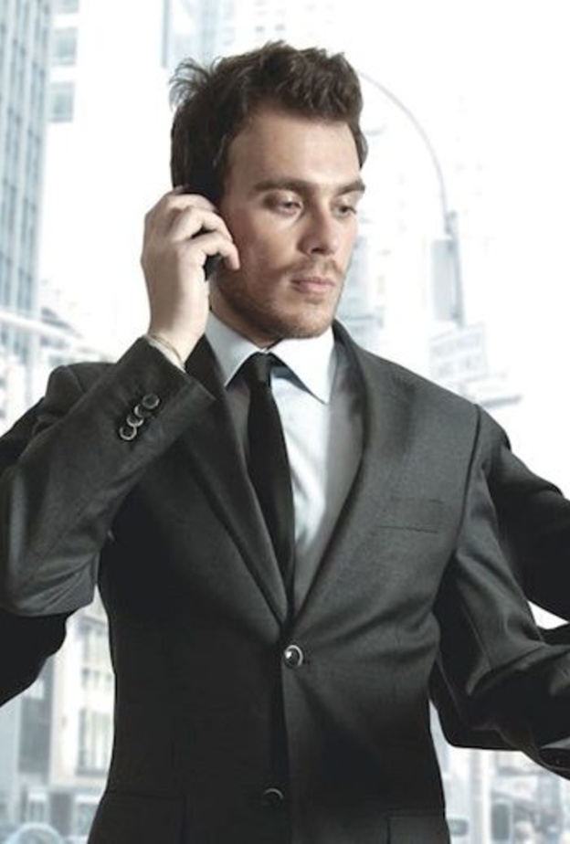 هو ايضا شخص رومانسي ويبحث عن الاستقرار في العلاقة