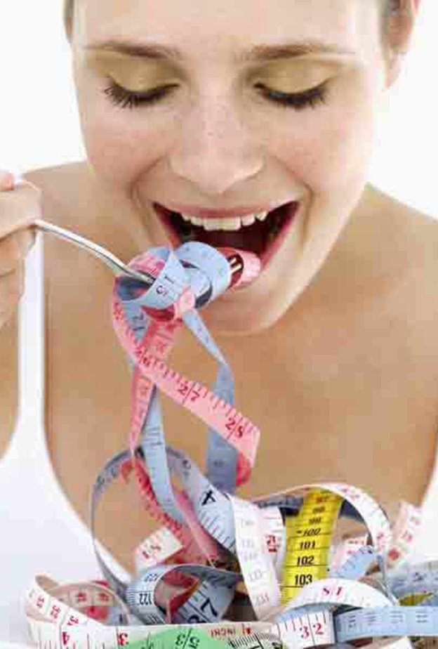 التوقف عن تناول الوجبات الرئيسية قبل النوم بثلاث ساعات من الحلول التي تحد من شهيتك بعد الزواج