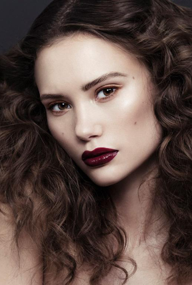 للبقدونس دور كبير في تنعيم الشعر المجعد