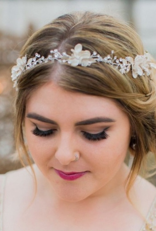 تسريحة ناعمة مع الباف من الأمام