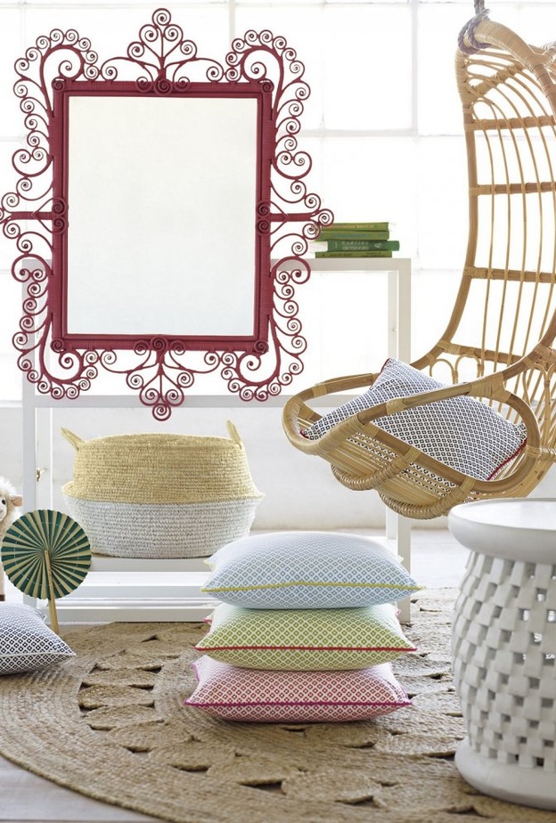 كرسي باللون الزهري مع مسند للقدمين لغرف النوم