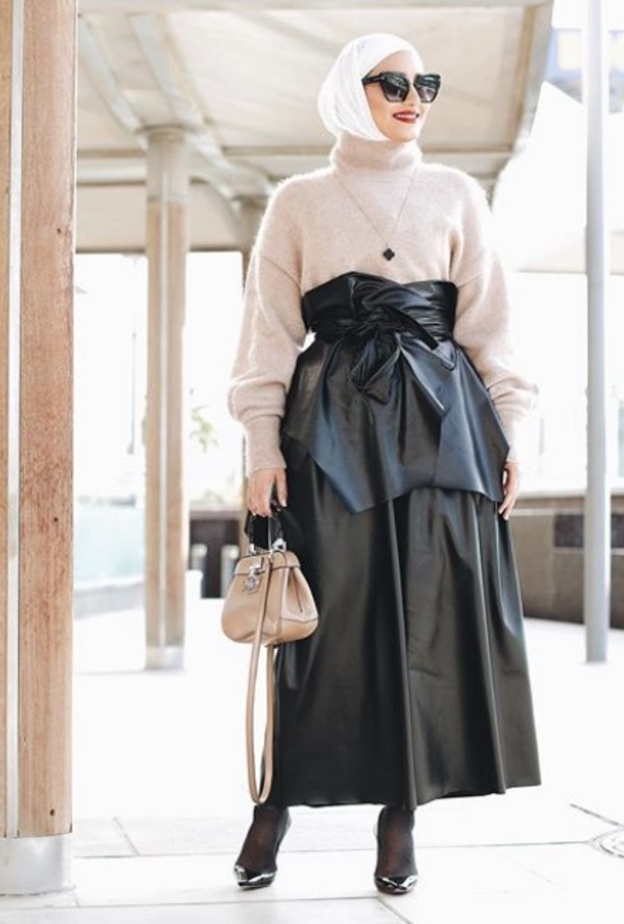 مرمر ترتدي تنانير في الشتاء مع الحجاب بأسلوب عصري