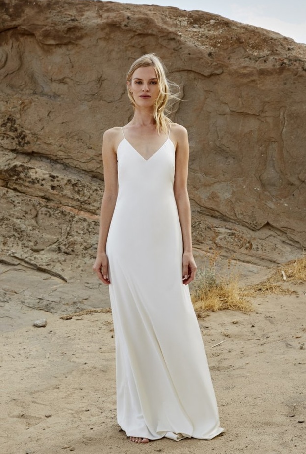 فساتين زفاف ناعمة و بقصات جذابة من مجموعة ريم عكرا لخريف 2018