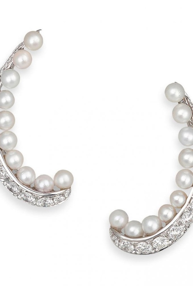 أقراط كارتييه من البلاتين والماس واللؤلؤ