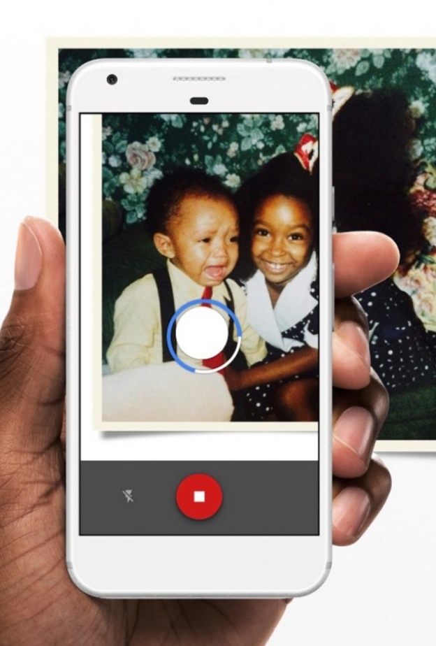 تطبيق PhotoScan يحول صورك المطبوعة القديمة إلى رقمية