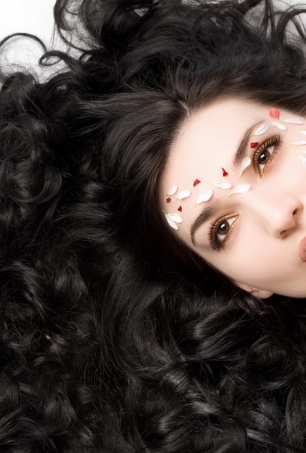 طرق العناية بالشعر الاسود قبل الزفاف