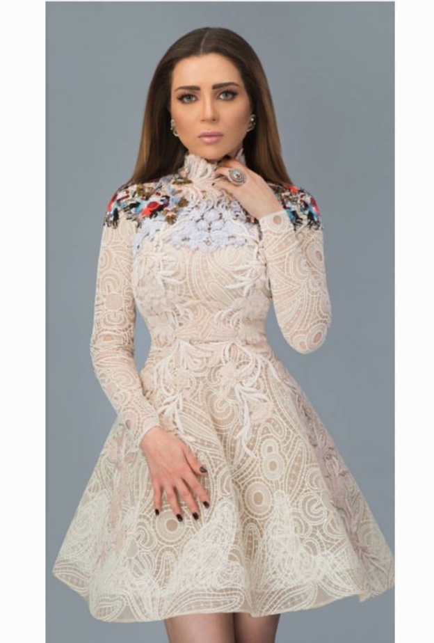 فساتين قصيرة على طريقة مي عز الدّين