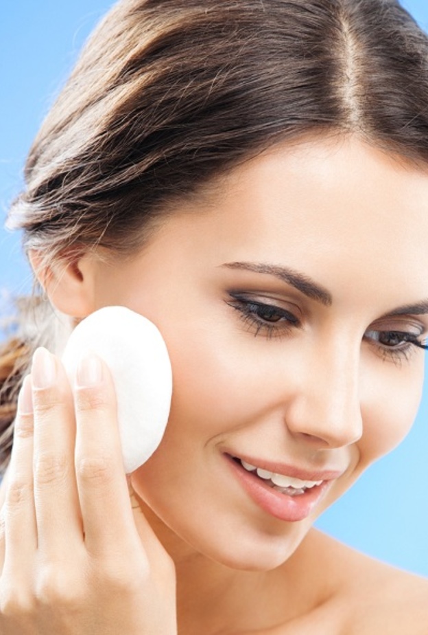 تنظيف البشرة المختلطة