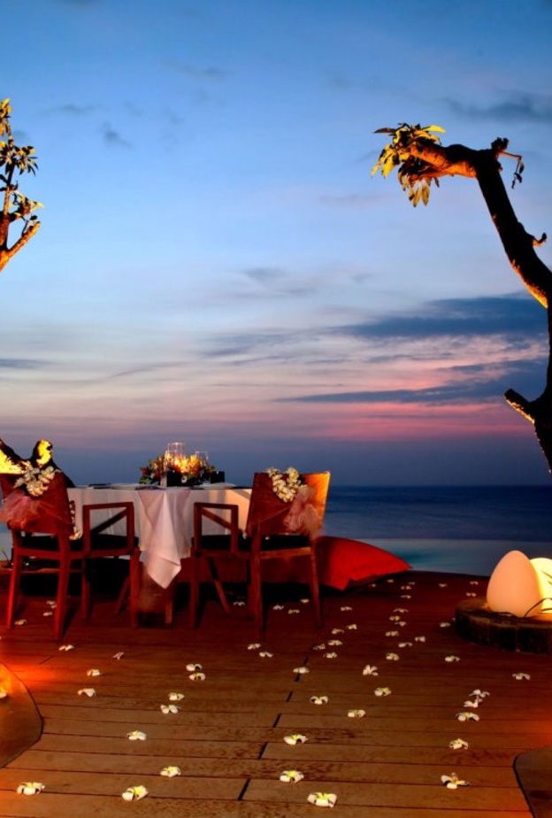 منتجع Four Seasons- مدينة والت ديزني أورلاندو- إطلالة المسبح أثناء الليل Four Seasons Resort Orlando at Walt Disney Resort - Pool Night View