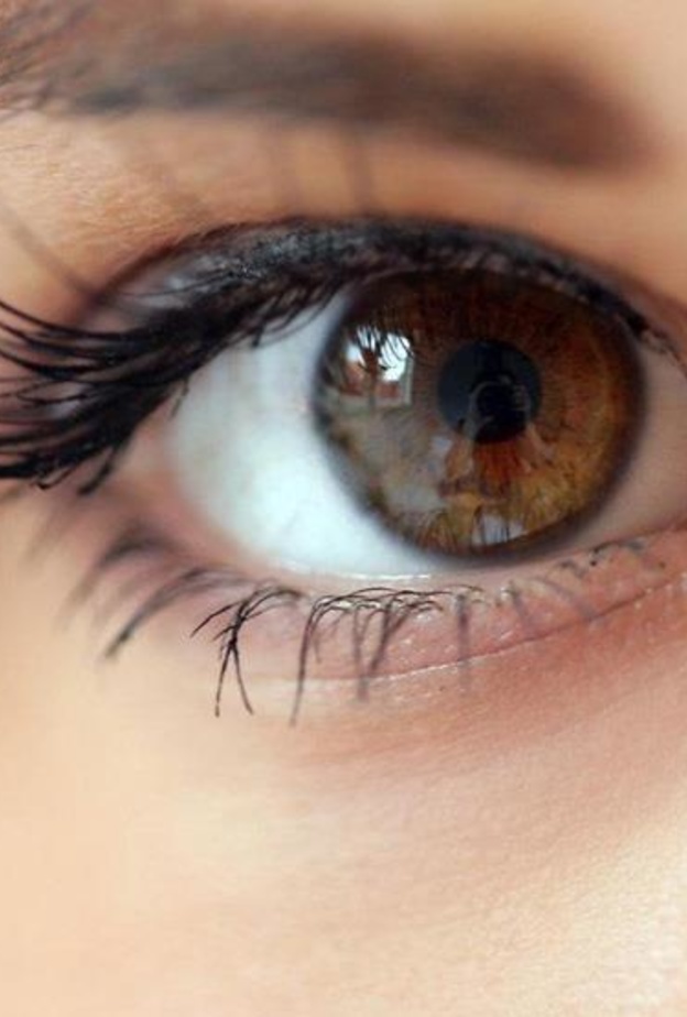 رفة العين من أعراض شلل أعصاب العين