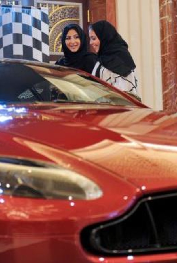 جدة تحتضن أول معرض لسيارات النساء