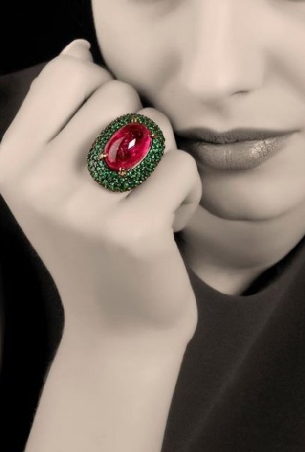 خاتم من بياجيه