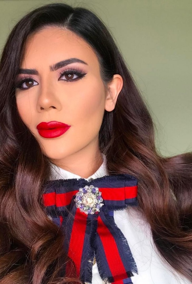 رسمات ايلاينر على الجفون العليا باسلوب هدى بيوتي