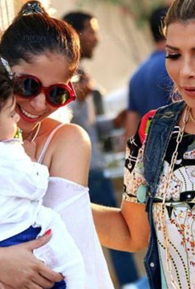 منى زكي واصالة وابنها